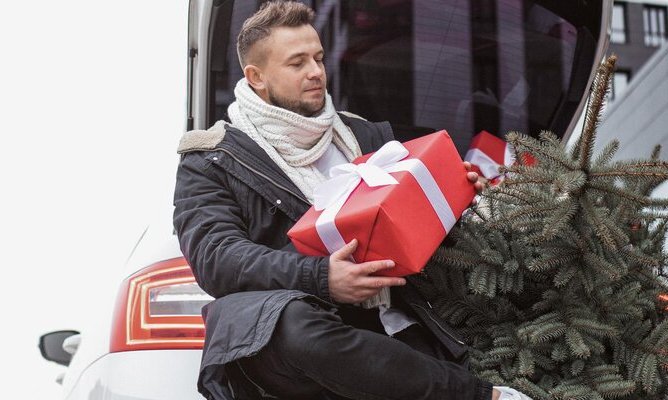 Автоэксперт Autonews.ru нашел лучшие новогодние подарки для автолюбителей