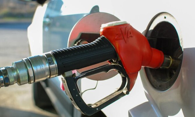 Njcar.ru объяснил, что делать, если на АЗС вместо бензина был залит дизель