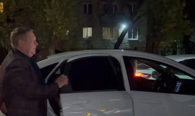 Депутат Николай Панков начал ездить в своем округе на автомобиле «Лада»