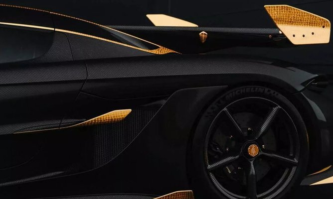 Koenigsegg выпустил карбоновый Jesko с 24-каратным золотом