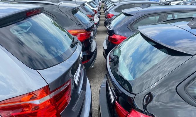Продажи новых легковых авто могут сократиться на 10% к концу года