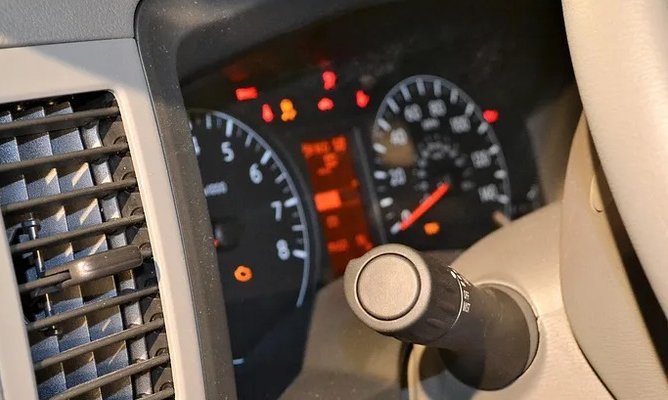 Njcar.ru рассказало о 6 секретных кнопках в авто, о которых многие не знают