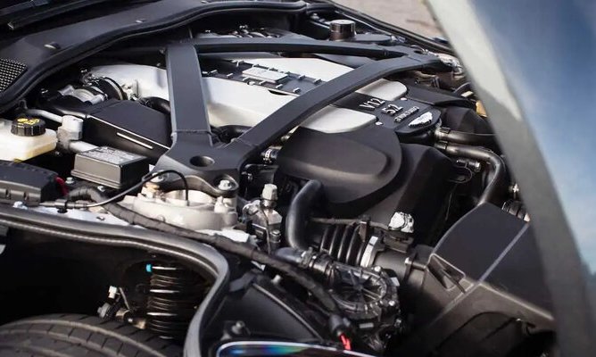 Aston Martin планирует оставить DBS следующего поколения старый мотор V12
