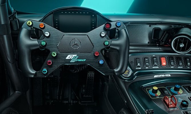 Mercedes-AMG показал мощнейший 750-сильный спорткар для трек-дней GT2 Pro