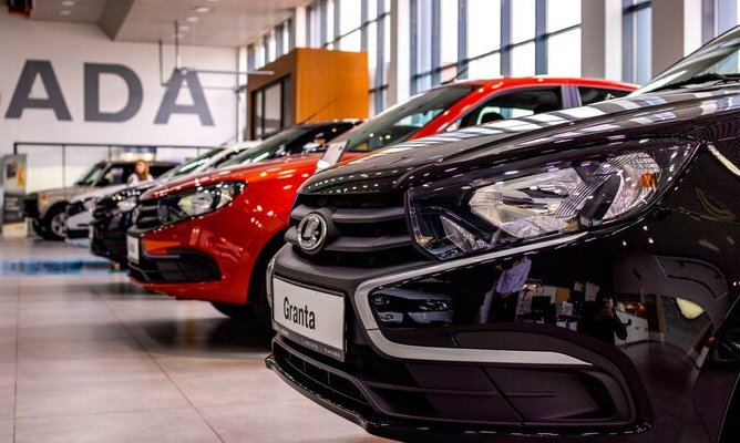 В ноябре восемь брендов подняли цены на автомобили, а два – снизили их