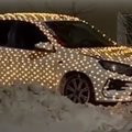Новый тренд: челябинцы начали украшать автомобили новогодними гирляндами