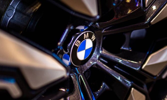 Модель BMW 330i выставили на аукцион за 650 000 рублей
