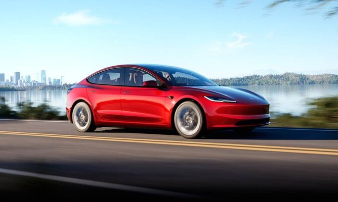 Tesla запустила продажи рестайлинговой Model 3 2023 года