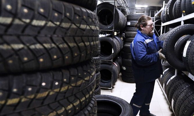 Водителям рассказали, почему в РФ подорожали зимние шины