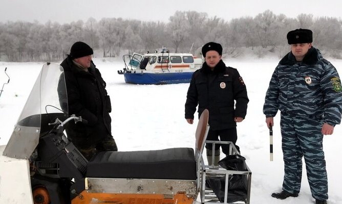 В России упростили правила управления снегоходами и квадроциклами