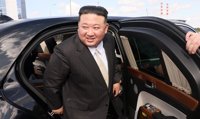 Лидер КНДР Ким Чен Ын поменял личный автомобиль