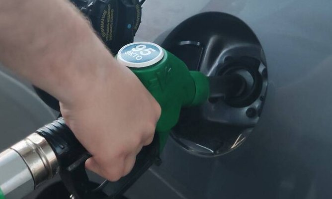 Автоэксперты назвали предельный срок хранения бензина