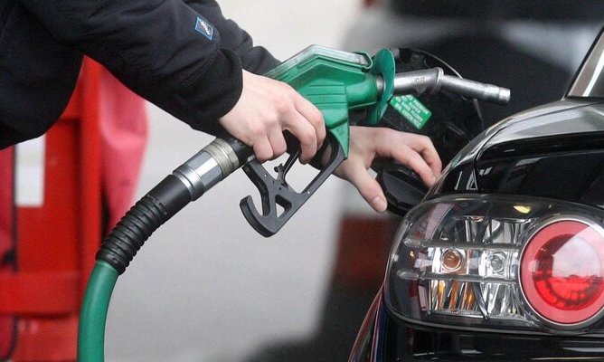 «За Рулем» нашел опасности при выборе бензина в неподходящее время года