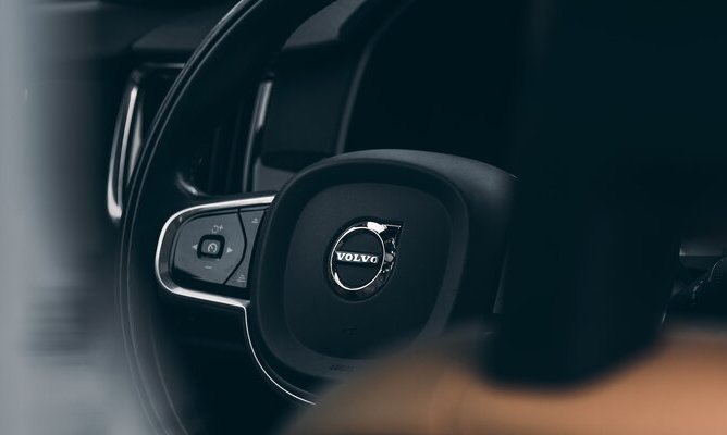 Volvo нашла средства, чтобы стать полностью электрическим брендом