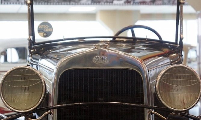 В Омске продают бордовый Mercedes за 5 млн рублей, выпущенный 86 лет назад