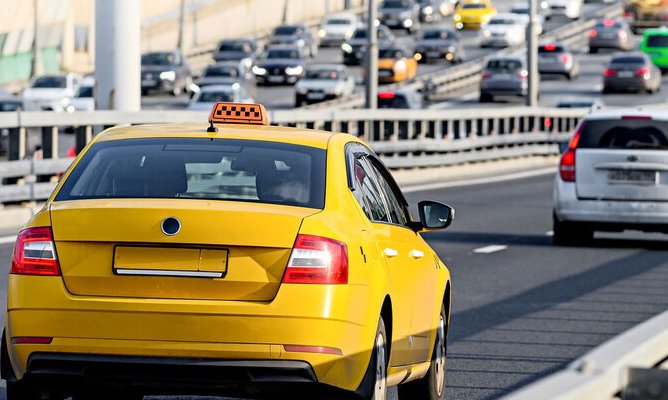 «Автостат»: cервисам такси не хватает новых дешевых иномарок