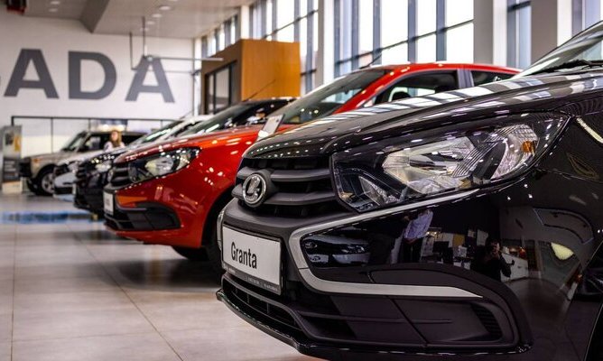 Lada увеличила скидку при покупке автомобилей в январе до 180 тыс. руб