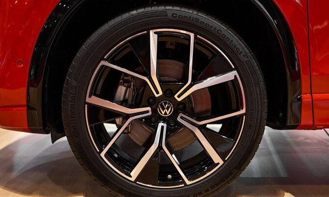 В России запустили продажи седана Volkswagen Passat за 4,5 млн рублей