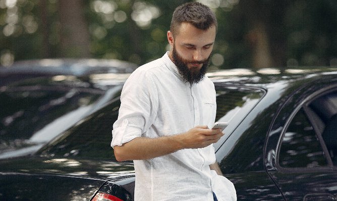 Жители Омска доверяют советам блогеров при покупке автомобиля
