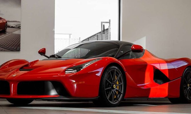 Босс Ferrari объявил об огромной очереди на суперкары