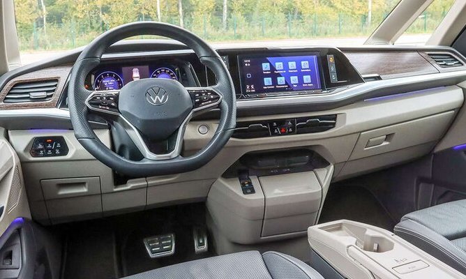 «За рулем» провел тест-драйв седьмого поколения Volkswagen Multivan