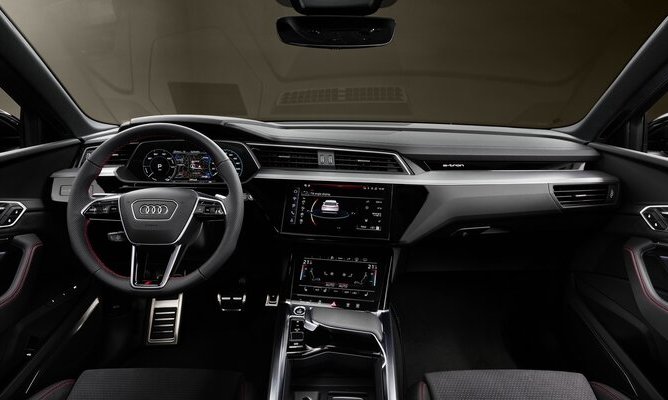 Audi запустила специальную версию RS Q8 в честь 40-летия Audi Sport