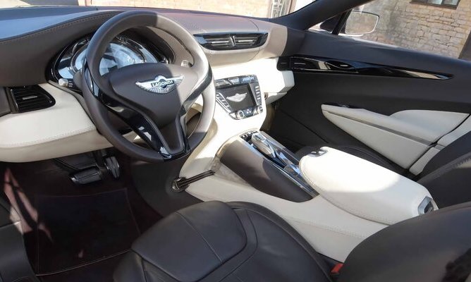 Компания Aston Martin продает показанный 14 лет назад Lagonda Concept LUV