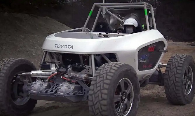 Компания Toyota представила внедорожник с четырьмя двигателями