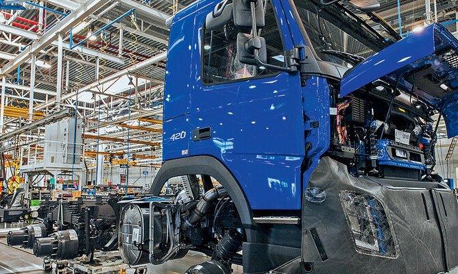 На бывшем заводе Volvo запустили линию по сборке «Уралов»