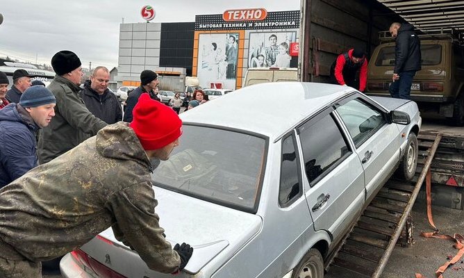 Жители Красноуфимска, Ачита и Артей отправили в зону СВО машины для военных нужд