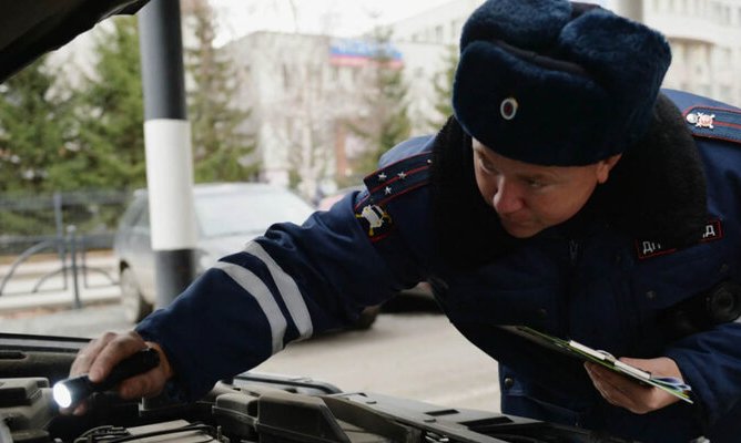 Россиян предупредили об отказе в регистрации авто из-за номера мотора