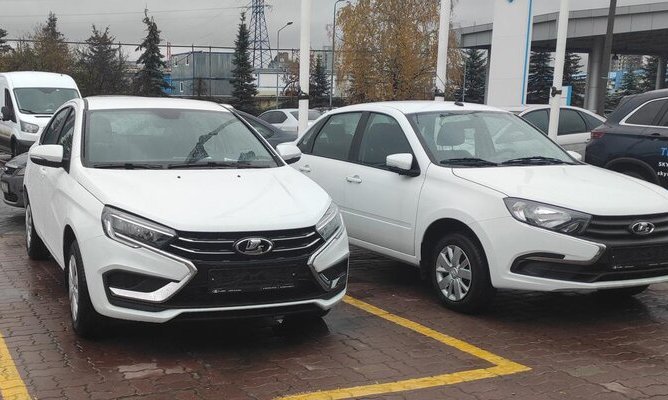 Максим Соколов: продажи Lada с автоматической коробкой начнутся в марте 2024-го