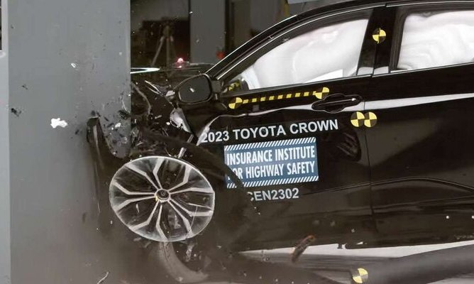 Внедорожная версия Toyota Crown прошла первый независимый краш-тест
