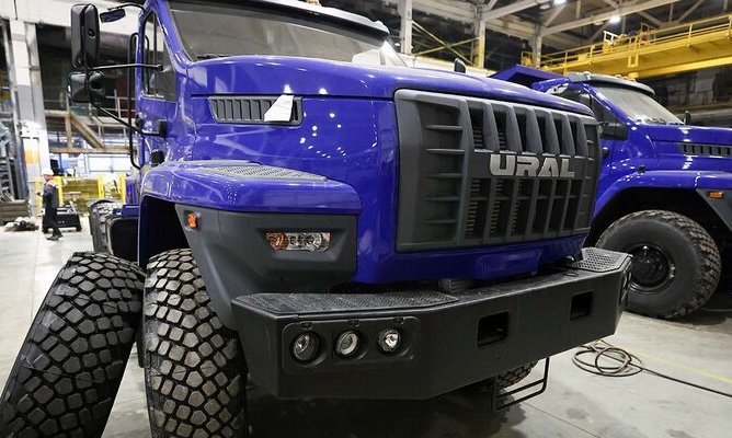 Автопоток: завод Урал перевыполняет план по выпуску грузовиков
